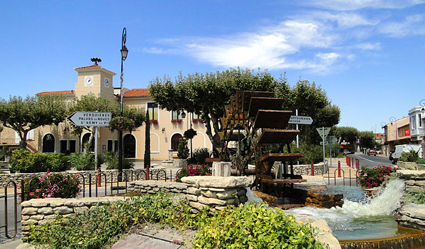 village of noves en provence