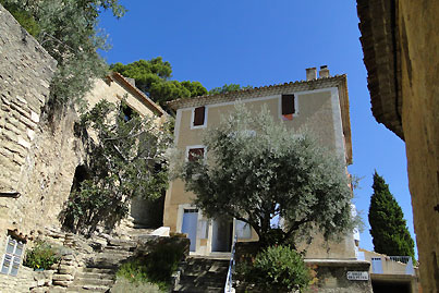 village house saumane de vaucluse
